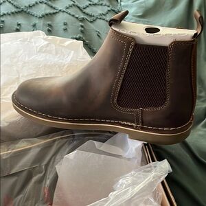 Brown Leather Chelsea Boots with Elastic Panels
